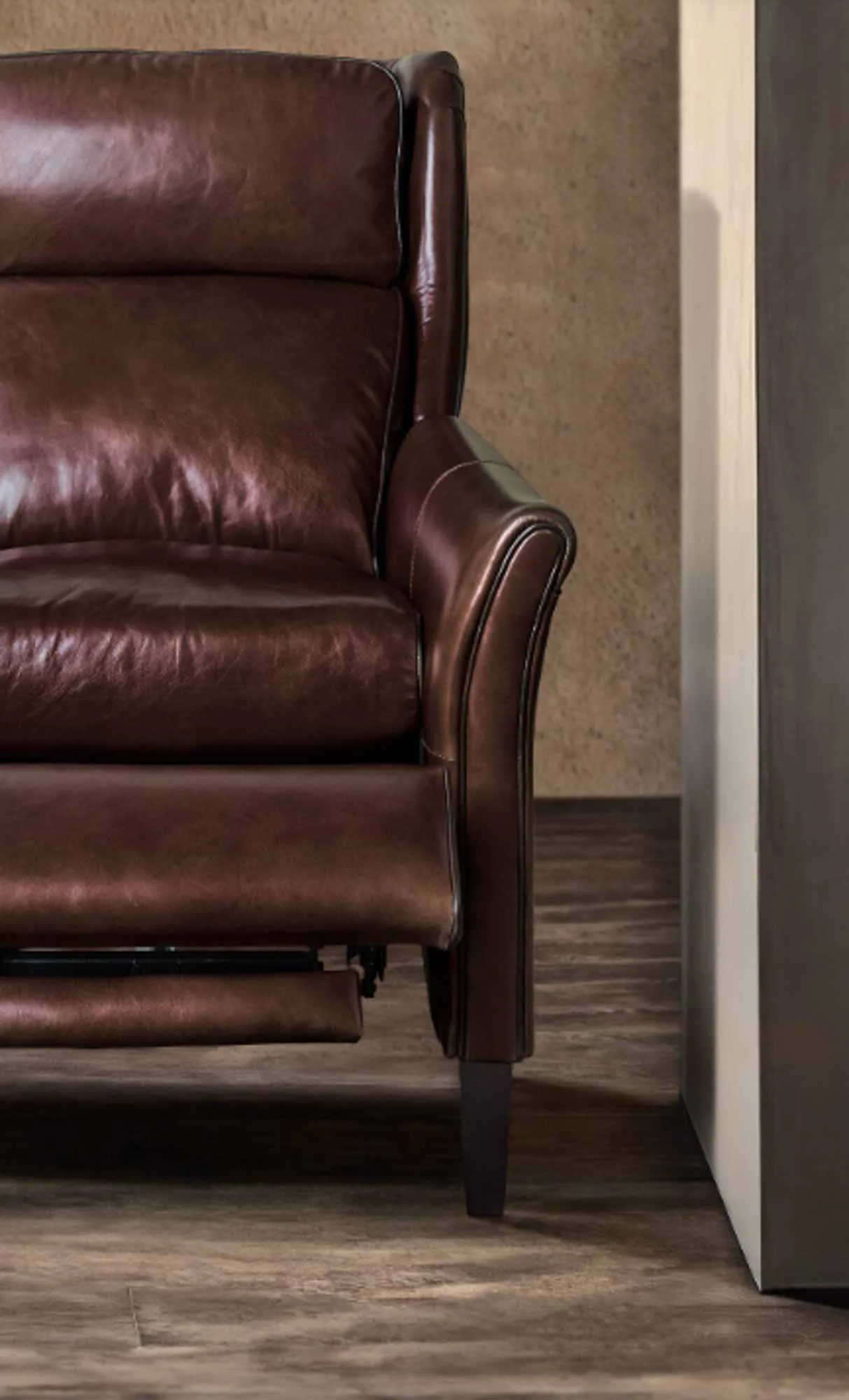 Sundays Leather Power Recliner With Articulating Headrest - Image 10